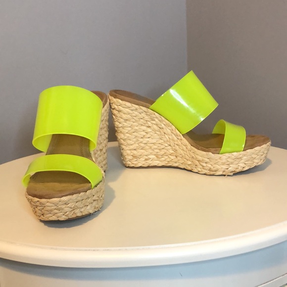Gianni Bini After Hours Raffia Vinyl Wedge - Picture 2 of 7